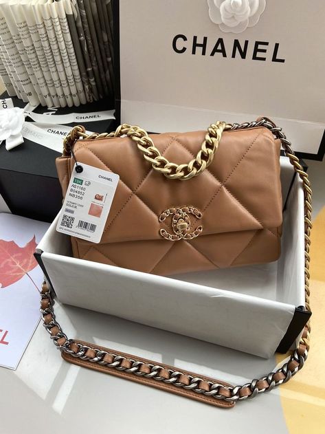 Luxury Bags Collection, Chanel Collection, Chanel Flap Bag, Girly Bags, Bag Suitcase, Fancy Bags, Luxury Purses, Believe Me, Chic Bags