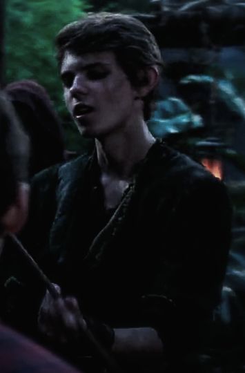 Peter Pan Imagines, Peter Pan Wallpaper, Once Upon A Time Peter Pan, Peter Pan 3, Robbie Kay Peter Pan, 2000s Boys, Peter Pan Ouat, Katherine Howard, Heroes Reborn