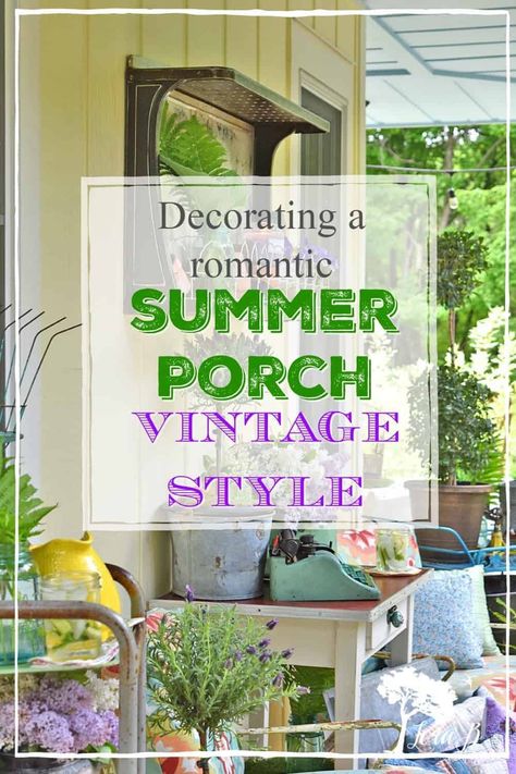 Decorating the summer porch can be extra fun when you use refreshed and repurposed vintage finds. Plus more summer porch decor ideas from creative bloggers. Portico Shabby Chic, Summer House Interiors, Summer Front Porch Decor, Shabby Chic Porch, Vintage Style Decor, Summer Porch Decor, Porch Table, Spring Porch Decor, Cottage Porch