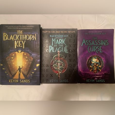 The blackthorn key book set The Blackthorn Key, Staying Alive, Book Set, Book Nerd, Clue, Book 1, Coding, Key, Books