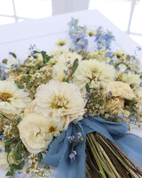 💙 The exquisite blue hues of this beautiful preserved wedding bouquet are absolutely stunning! From the elegant ribbon to the delicate tiny blue forget-me-nots, every detail is simply breathtaking! 💙 #WeddingBliss #BlueBouquet #ForgetMeNots #FloralBeauty Forget Me Not Bouquet, Preserved Wedding Bouquet, Blue Bouquet, Forget Me Nots, Forget Me Not, Blue Hues, Wedding Bouquet, Ribbon, Flowers