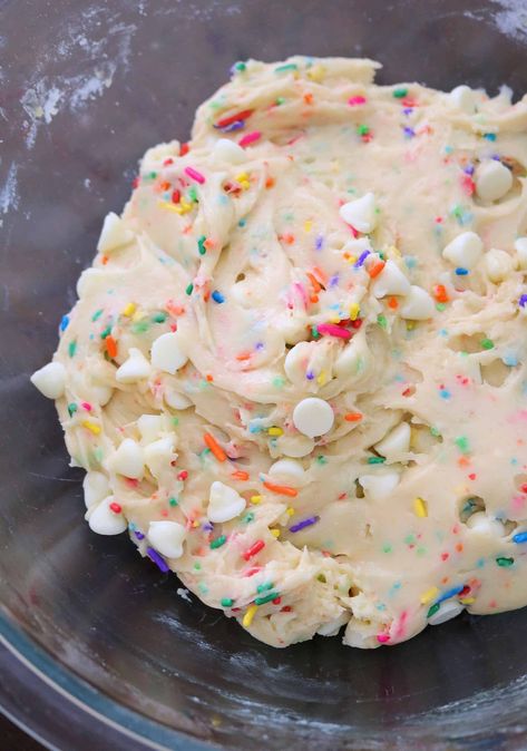 Funfetti White Chocolate Chip Cookies, Cake Mix Sprinkle Cookies, Party Rainbow Chip Cake Mix Recipes, Rainbow Chip Cookies, Rainbow Chip Cake Mix Recipes, Rainbow Chip Cake Mix Cookies, Birthday Cake Cookies Recipe, Birthday Cake Desserts, Funfetti Cookies From Cake Mix Pillsbury