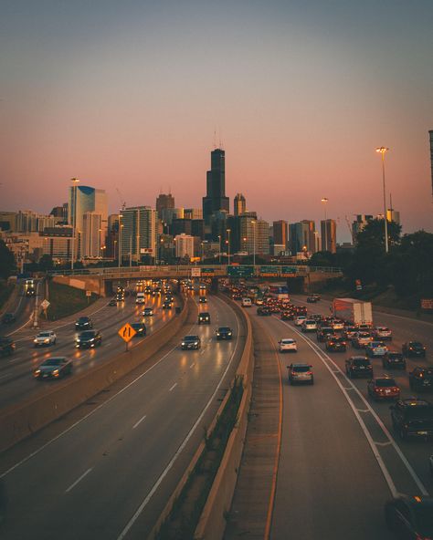 Chicago Aesthetic, Chicago Street, Buildings Photography, Picture Places, Scenery Photography, Chicago City, Chicago Skyline, City Photography, City Aesthetic