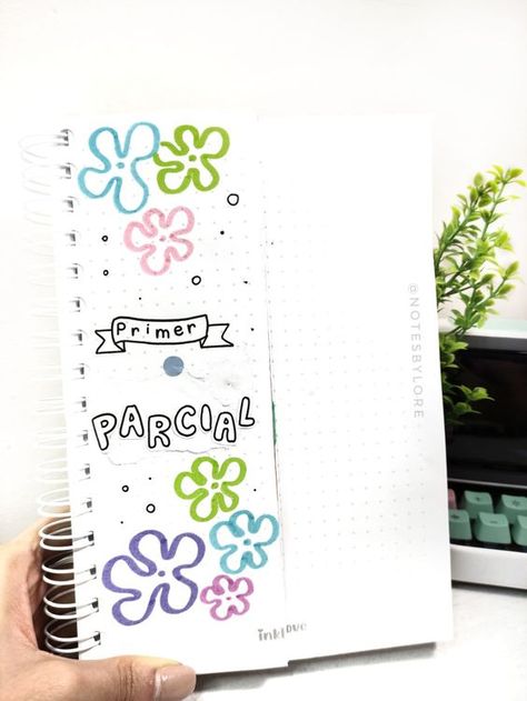 PORTADAS BONITAS PARA CUADERNOS - Fire Away Paris Separadores Ideas, Escuela Diy, Classmates Gifts, Bond Paper Design, Bullet Journal Design Ideas, Bullet Journal School, Bullet Journal Lettering Ideas, School Study Tips, Borders For Paper