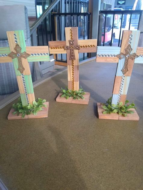 Wooden Crosses Diy, Wood Crosses Diy, Wooden Cross Crafts, Clothespin Diy Crafts, Wooden Clothespin Crafts, Dollar Store Diy Projects, Wooden Crosses, Religious Crafts, Stick Crafts