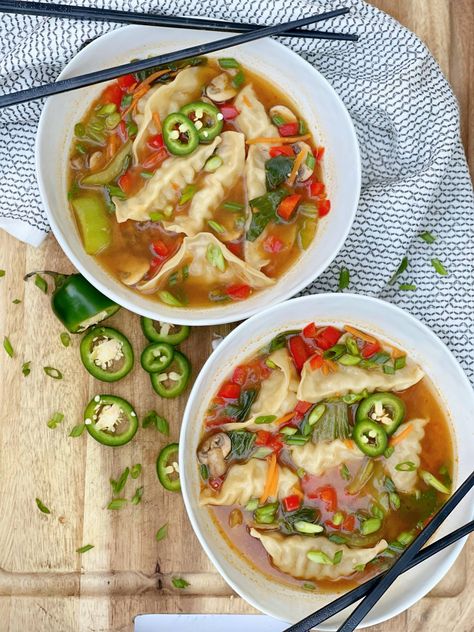 Miso Ginger Gyoza Soup Gyoza Soup, Vegetarian Diet Recipes, Ginger Miso, Slow Cooker Stew, Spicy Soup, Dumplings For Soup, Soup Dinner, Miso Soup, Slow Cooker Soup