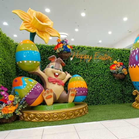 Easter Display Retail, Easter Photo Backdrop Ideas, Easter Door Decorations Classroom, Easter Door Decorations, Easter Props, Easter Movies, Easter Outdoor, Easter Door Wreaths, Easter Display