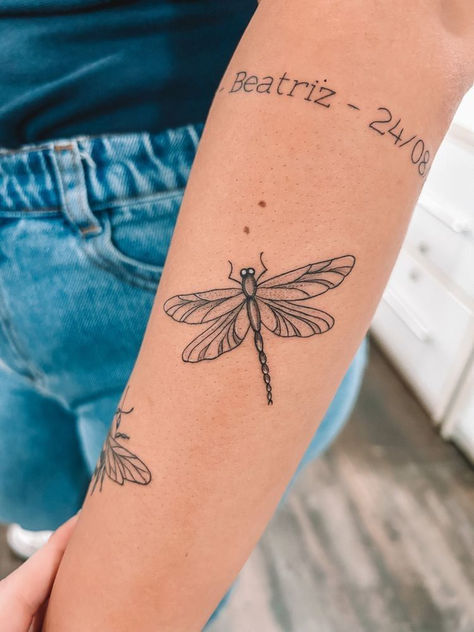 Tattoo Minimalista Feminina, 87 Tattoo, Tato Flash, Flower Tattoo Shoulder, Weird Tattoos, Small Hand Tattoos, Dragonfly Tattoo, E Tattoo, Tattoo Feminina