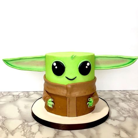 Star Wars Cake Easy, Grogu Cake, Star Wars Theme Birthday, Baby Joda, Yoda Birthday, Yoda Party, Yoda Cake, Star Wars Birthday Cake, Star Wars Cake