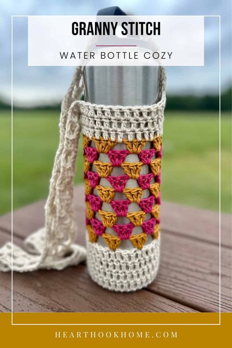 The Granny Stitch makes an EXCELLENT water bottle cozy! Make one using this free crochet pattern in your favorite colors. Bottle Cozy Crochet Pattern, Stitch Water Bottle, Water Bottle Cozy, Yarn Projects Crochet, Crochet Granny Stitch, Bottle Cozy, Crochet Water Bottle Holder, One Skein Crochet, Granny Stitch