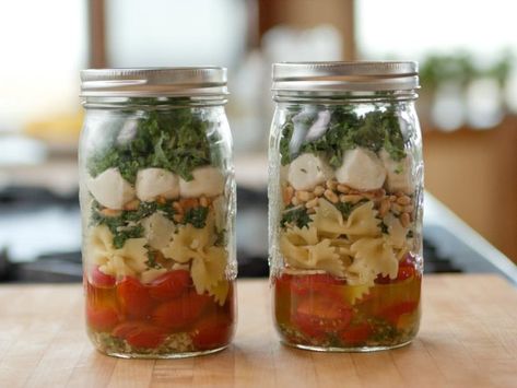 Kale-Pasta Mason Jar Salad Recipe | Ree Drummond | Food Network Pasta Salad In A Jar, Salad Jar Recipe, Kale Pasta, Jar Salad, How To Cook Kale, Mason Jar Salad Recipes, Best Pasta Recipes, Mason Jar Salad, Mason Jar Meals