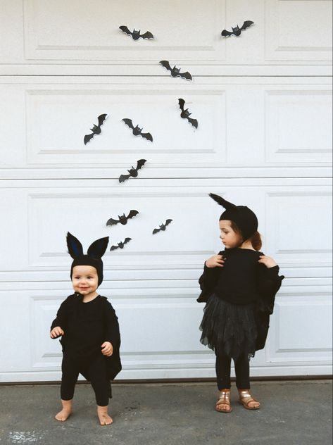 Family Bat Costume Ideas, Diy Baby Bat Costume, Bat Family Costume, Diy Bat Costume Kids, Bat Costume Toddler, Bat Costume Diy, Baby Bat Costume, Toddler Bat Costume, Diy Bat Costume