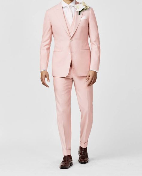 #wedluxe #wedluxemagazine #pink #pastel #ateliermunro #suit #groom #formalwear #menswear Pink Suit Men, Light Pink Wedding Dress, Jeans Custom, Suit Groom, Light Pink Wedding, Dress Suits For Men, Custom Suits, Custom Jeans, Men Stylish Dress