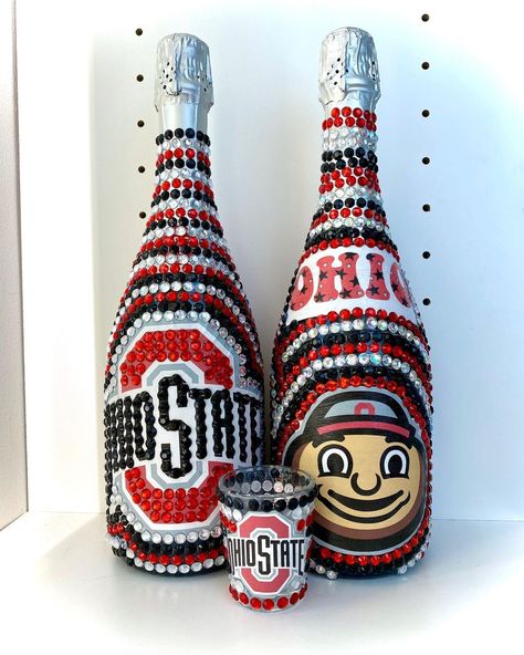 Custom Bottles🤍🍾⚡️ on Instagram: “Tag a buckeye🌰❤️🖤 #OSU #ohiostate #the #buckeyes” Ohio State Party Decorations, Sleepover Business, Ohio State Crafts, Buckeye Crafts, College Decision, Bed Party, State Crafts, College Acceptance, Grad Party Decorations