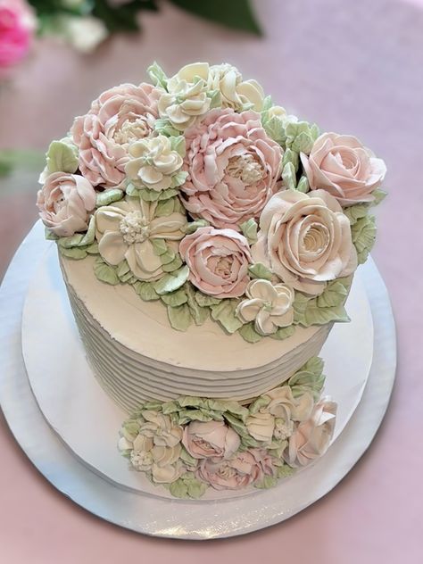 A beautiful 6” 3-layer cake with buttercream flowers made from Italian Meringue Buttercream.  This was a lovely centerpiece wedding cake that was accompanied by 150 floral cupcakes. Italian Meringue Buttercream, 3 Layer Cakes, Best Cupcakes, Cupcake Bouquets, Custom Gift Ideas, Cupcake Gift, Italian Meringue, Edible Creations, Cupcake Bakery