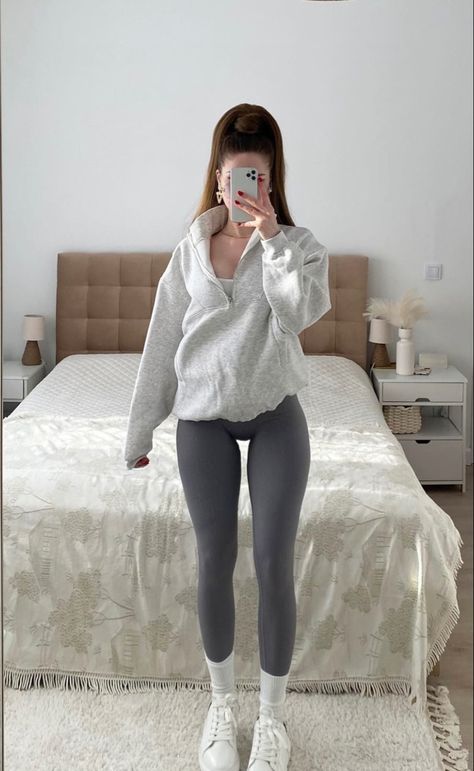 Cute Gray Legging Outfits, Grey Athletic Leggings Outfit, Grey Leggings Winter Outfit, Grey Ribbed Leggings Outfit, Grey Legging Outfits Winter, Outfits To Wear With Grey Leggings, Charcoal Grey Leggings Outfit, Grey Leggings Gym Outfit, Grey Nike Leggings Outfit