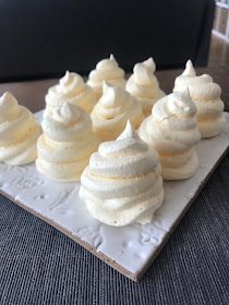 Peppermint Meringues, Meringue Cookie, Meringue Cookie Recipe, Baked Meringue, Meringue Recipe, Meringue Powder, Powder Recipe, Meringue Cookies, Macaron Recipe