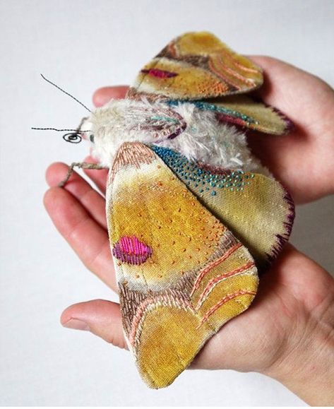 Emillie Ferris, Diy Textiles Projects, Insect Art Projects, Textile Art Embroidery, Textiles Projects, Textile Sculpture, Fabric Butterfly, Fibre And Fabric, Thread Painting