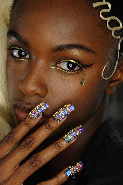 Nyfw Nails, Leomie Anderson, Fashion Show Makeup, Rose Gold Nails Design, The Blonds, Spring 2015 Fashion, Beauty App, Popsugar Beauty, Nails Polish