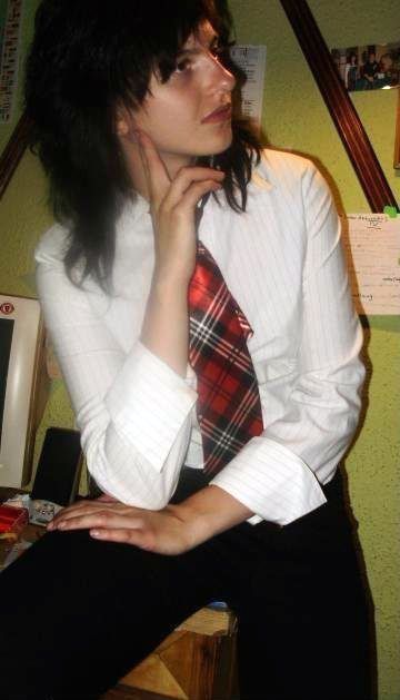 Emo Formal Outfit, Emo Shirt, Emo Shirts, Pop Punk Bands, Tartan Tie, Outfit School, Emo Outfits, Emo Girls, Pop Punk