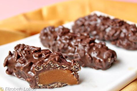 Million Dollar Candy Bars - Homemade 100 Grand Bars 100 Grand Candy Bar, Toffee Desserts, Homemade Candy Bars, Candy Bar Recipe, Homemade Candy, Candy Recipes Homemade, Chewy Candy, Bar Recipe, Homemade Candies