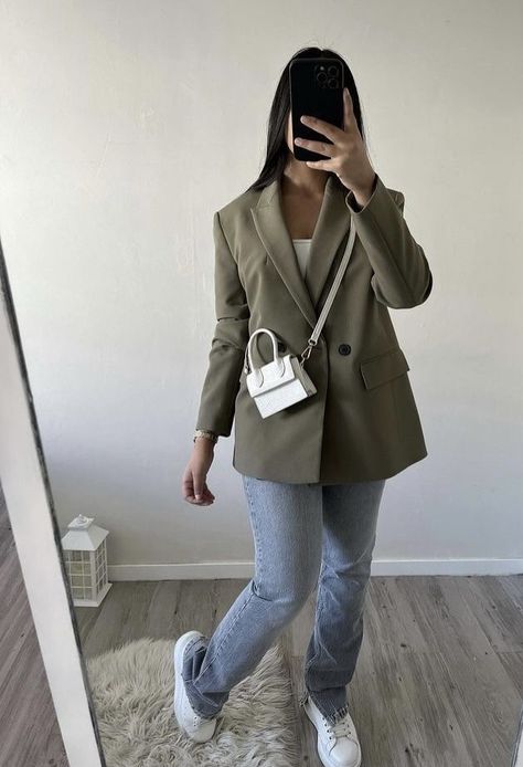 blazer baggy jeans alexander mcqueen sneakers Khaki Blazer Outfit Women, Khaki Blazer Outfit, Zara Outfit Ideas, Outfit Zara Drip, Look Zara, Outfit Zara, Mode Zara, Zara Drip, Loungewear Outfits