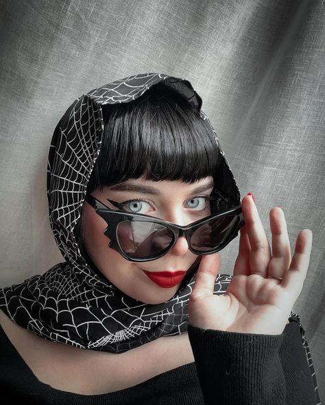 Glamour Ghoul 🕸️🕷️🖤 . . . . . . #glamourghoul #spookystyle #gothstyle #gothabilly #gothabillystyle #lafemmeennoir #vixenbymichelinepitt #vintagegoth #vintagestyle #gothicpinup #gothgirl #gothfashion #gothaesthetic #spookyaesthetic #ohmygoth #keepitcutekeepitspooky Glamour Ghoul, Retro Hair, Rockabilly Pin Up, Vintage Goth, Goth Women, Goth Aesthetic, Retro Hairstyles, Goth Fashion, Pin Up