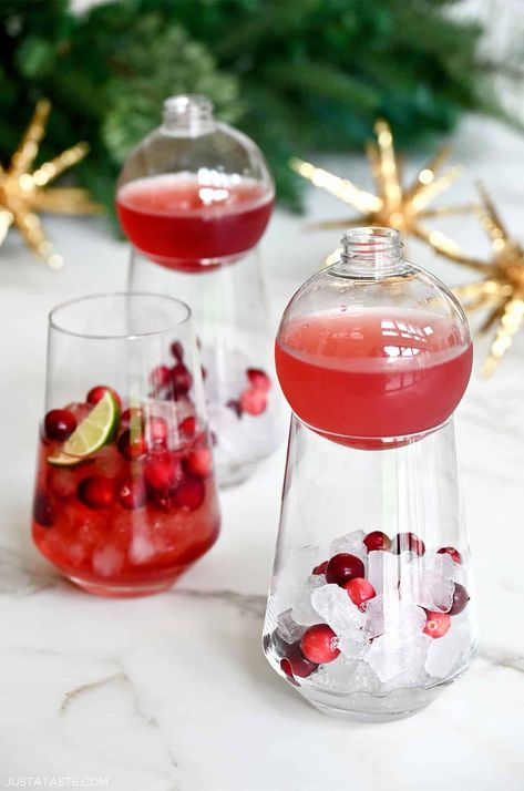 Christmas Margarita Miseltoe Margaritas, Snow Globe Margarita, Snowglobe Margarita, Mistletoe Margaritas Recipe, Cocktail Ornaments, Cranberry Margarita Recipe, Christmas Martinis, Mistletoe Margaritas, Greek Yogurt Guacamole