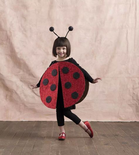 21 Easy Kids' Halloween Costumes You Can Make at Home Costumes You Can Make At Home, Wolf Costume Kids, Kids Witch Costume, Halloween Costumes You Can Make, Diy Fantasia, Easy Halloween Costumes Kids, Paper Doll Costume, Handmade Halloween Costumes, Elephant Costumes