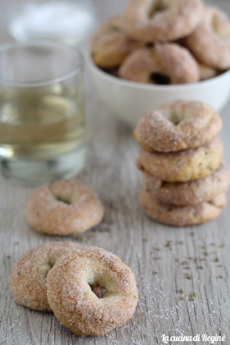 Biscotti al vino bianco friabilissimi Biscotti Light, Almond Meal Cookies, Italian Cookies, Cookie Mix, Almond Recipes, Cakes And More, Italian Recipes, Nutella, Baking Recipes