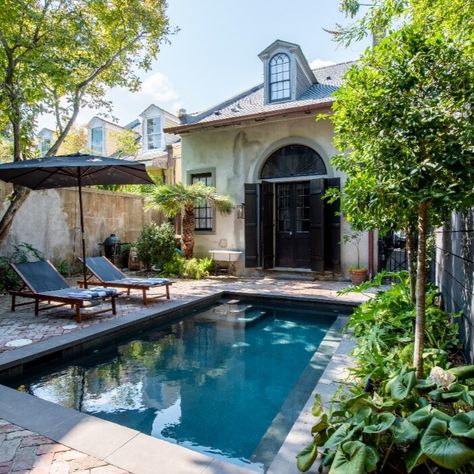 Luxury Pool House in New Orleans — Maison Treme New Orleans Courtyard, Luxury Pool House, New Orleans Style Homes, House Steps, Swimming Pool Pond, Luxurious Pool, New Manager, Courtyard Pool, Luxury Pools