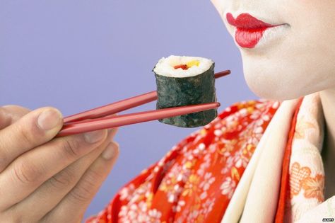 Geisha eats a sushi roll About Japan, Sushi Roll, Graphic Inspiration, Japan Style, Learn Japanese, Sushi Rolls, Fun Cooking, Japan Fashion, Bbc News