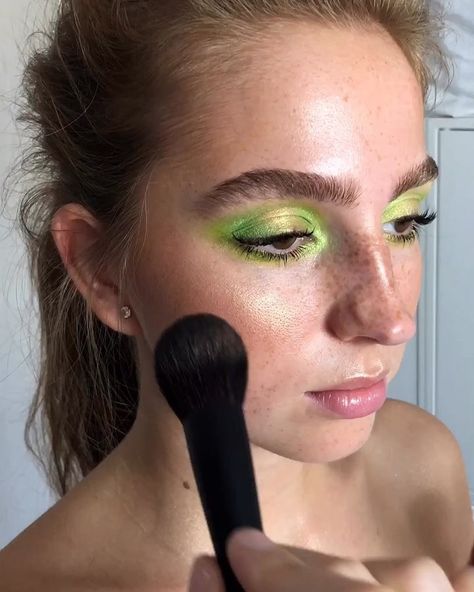 LAETITIA LEMAK on Instagram: “Lime Green 🌟🐲😍 on this beauty @charlottjosefin #glow #glowymakeup #laetitialemak - not sponsored” Lime Makeup Look, Lime Green Eye Makeup, Lime Green Eyeshadow Looks, Lime Green Makeup Look, Lime Green Makeup, Sneaking Out, Lime Green Eyeshadow, Parade Makeup, Lime Makeup