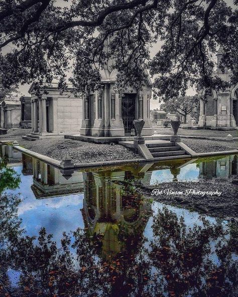 Metairie Cemetery in New Orleans. Rob Vinson Photography 2019 New Orleans Cemeteries Photography, New Orleans Mansion, Hippie Kitchen, Metairie Louisiana, Ny Loft, New Orleans Cemeteries, Cemeteries Photography, Louisiana Swamp, Louisiana History