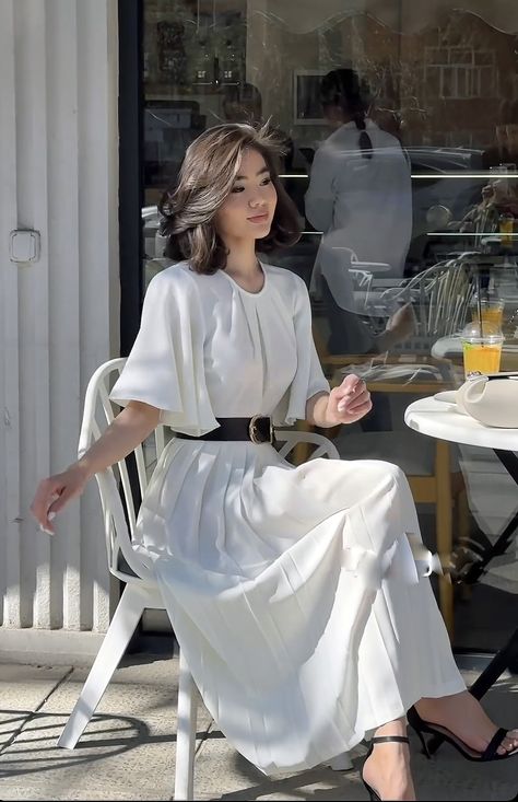 Hyper Feminine Work Outfits, Mother Archetype Aesthetic Clothes, Ethereal Clothing Casual, Chic Modest Outfits, Modest Looks, Minimalist Elegant Style, Chic Feminine Style, Modest Casual Outfits, Elegant Outfit Classy