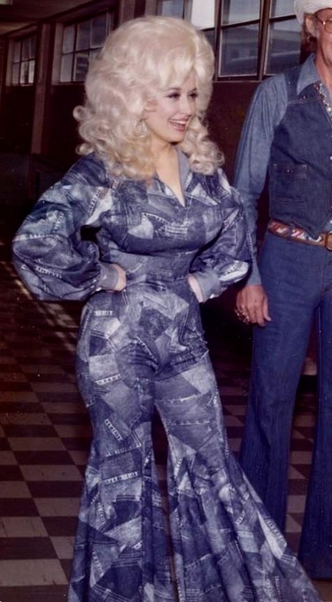 Dolly Parton 1960s, Dolly Parton Best Outfits, Dolly Parton Denim Outfit, Dolly Parton Now, Dolly Parton 70s Fashion, Dolly Parton Younger, Dolly Parton Jumpsuit, Dolly Parton Inspired Outfit Ideas, Dolly Parton Iconic Looks