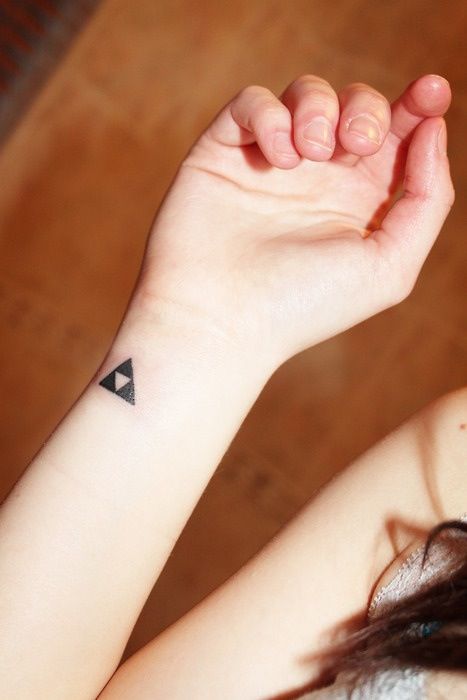 Legend of Zelda tattoo☺️ Triangle Tattoo Meaning, 16 Tattoo, Zelda Tattoo, Meaningful Tattoos For Women, Geniale Tattoos, Cute Tiny Tattoos, Cute Small Tattoos, Cool Small Tattoos, Symbol Tattoos