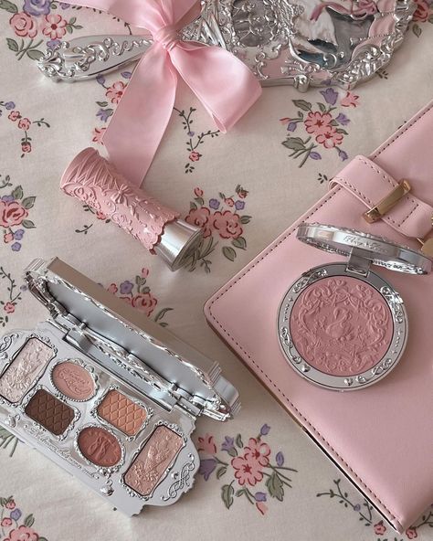 Flower Knows, Pretty Pink Princess, Cheap Makeup, Fancy Makeup, Pink Girly Things, Pink Vibes, Princess Aesthetic, Pink Makeup, Makeup Items