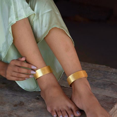 Material: 18k gold plated | Nickel free | Lead free | Non Allergic | High Quality Italian Recycled Brass  Adjustable Ankle Cuff: 1 inch wide Crafted in resilient brass and plated in 18k gold, this versatile accessory effortlessly complements heels, ankle boots, and even flats, adding a touch of sophistication to any ensemble. Crafted with precision, this ankle cuff is designed for both fashion and comfort. Its adjustable design ensures a comfortable fit for various sizes, allowing you to adorn yourself with confidence and style. A true statement piece for those seeking both elegance and strength. The enduring charm of both its Greek-inspired design and opulent gold plating ensures it remains a cherished accessory for years to come. Embody the regal grace of ancient Greece with our Greek Go Ankle Bangle, Body Jewelry Gold, Ankle Accessories, Ankle Bracelets Gold, Gold Body Jewelry, Avant Garde Jewelry, Jewelry Product Shots, Bracelets Adjustable, Ankle Jewelry