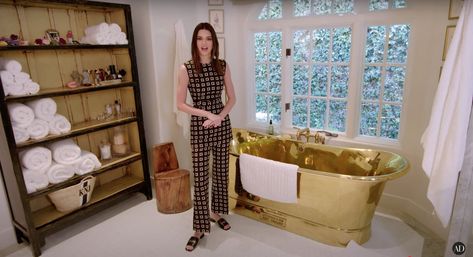 Kendall Jenner Room, Gold Tub, Kendall Jenner House, Jenner House, Salon Shabby Chic, Elegant Tiles, At Home Movie Theater, Glam Room, Los Angeles Homes