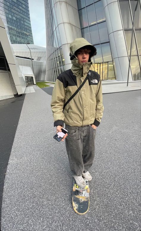 Gorpcore Guys, Arcteryx Mens Outfit, Gorpcore Mens Outfits, Arcteryx Outfit Street Styles, Rain Jacket Outfit Men, North Face Gorpcore, Carhartt Street Style, Arcteryx Aesthetic, Arcteryx Outfit