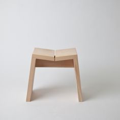 Hinoki Wood Stools: Remodelista. Really like this & I'm going to make some myself but for the garden. These are Japanese bath stools made of a water resistant Cedarwood. The tops are angeled toward the center so the water runs off faster to ensure the stools dry quicker. Clever those Japanese ;) Hinoki Bath Stool, Wood Stools, Bath Stool, Hinoki Wood, Japanese Bath, Japanese Furniture, Wooden Stool, Stool Design, Wood Stool