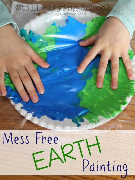 No Mess Painting in a Bag Earth Craft | Still Playing School Painting In A Bag, No Mess Painting, Earth Friendly Crafts, Ochrana Prírody, Earth Painting, Earth Craft, Earth Day Projects, April Crafts, Sistem Solar