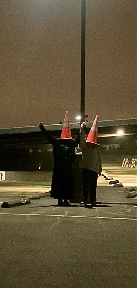 People With Cones On Their Heads, Tv Head Photoshoot, Passed Out Pose Reference, Caring Friend Aesthetic, Cone Aesthetic, Cone Head Pfp, Elliotcore Aesthetic, Traffic Cone Photoshoot, People With Traffic Cones On Their Heads