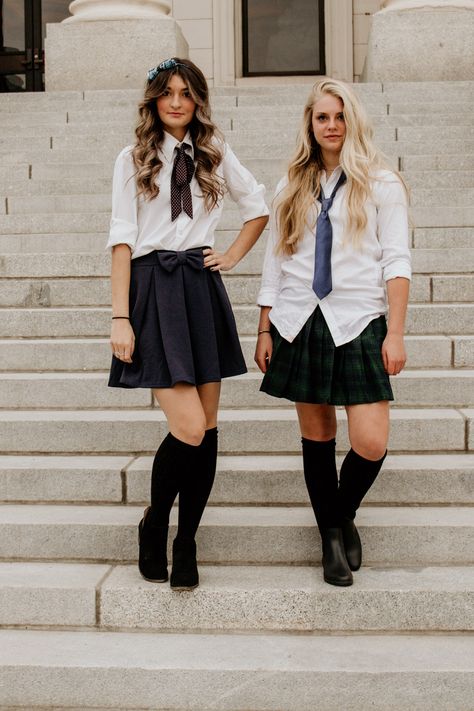 Blair and Serena costumes #gossipgirl #halloween Serena And Blair Outfits, Blair And Serena Outfits, Blair Outfits, Serena Outfits, Halloween Preppy, Serena And Blair, Barbiecore Aesthetic, Blair And Serena, Short Skirts Outfits