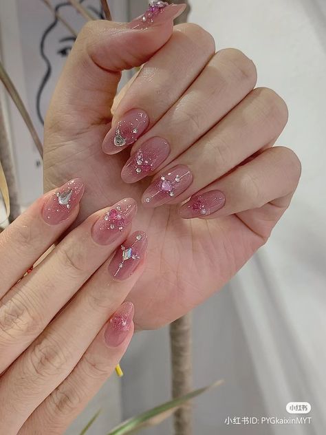 Pink Nails Korean, Korean Short Nails, Finger Biting, Trendy Almond Nails, Creative Nail Art, Minimal Nails Art, Fake Nails Designs, Hello Nails, Punk Nails