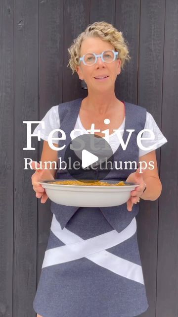 Simply Scotland on Instagram: "Looking to level up your Christmas dinner? Try our favourite Scottish chef @rovinghaggis recipe: 👩‍🍳 🤍🎄🏴󠁧󠁢󠁳󠁣󠁴󠁿 FESTIVE RUMBLEDETHUMPS Rumbledethumps is a traditional Scottish dish, mashed potatoes with onions and cabbage, then topped with cheese and baked. The name comes from the sound it makes as the wooden spoon birls round the sides of the pot! A sprout is just a little cabbage really so this is my Christmas version - although I’d happily eat this at any time of year! Serves 4-6 4 large baking potatoes 400g Brussel sprouts (approx 500g before base and outer leaves removed) 2 small onions 80g butter 1 tbsp Dijon mustard 150ml thickened or double cream 2 tbsp olive oil Handful chopped chives Salt & black pepper Peel and chop your potatoes into equ Festive Rumbledethumps, Potatoes With Onions, Baking Potatoes, Scottish Dishes, Double Cream, Brussels Sprouts Recipe, Veggie Side Dishes, Irish Recipes, Green Vegetables