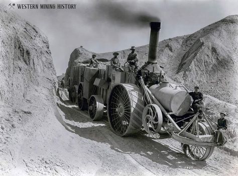 Old West Photos, Steampunk Vehicle, Steam Tractor, Steam Engine Trains, Traction Engine, Antique Tractors, Old Tractors, Big Rig Trucks, Steam Engine