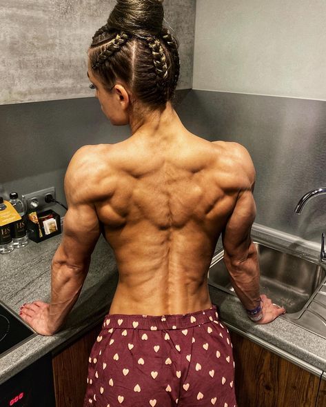 Ekaterina Barmina Tone Muscles Women, Bodybuilder Woman, Muscular Back, Climbing Girl, Shredded Body, Ripped Abs, Women's Muscle, Fitness Inspiration Body, Body Motivation