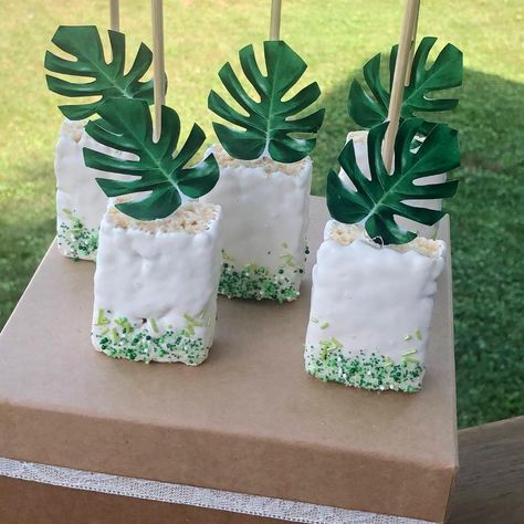 Safari Dessert Ideas, Lion King Birthday Decorations Diy, Lion King Baby Shower Dessert Table, Safari Rice Krispies Treats, Safari Baby Shower Dessert Table, Safari Dessert Table Ideas, Safari Desserts, Enchanted Quince, Lion King Birthday Party Ideas